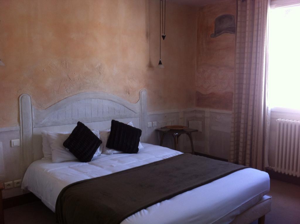 Le Thy Hotel Ploermel Ngoại thất bức ảnh