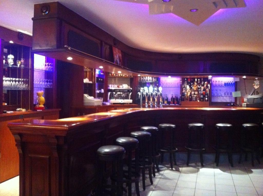 Le Thy Hotel Ploermel Ngoại thất bức ảnh