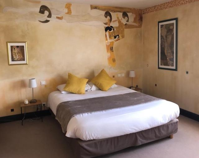 Le Thy Hotel Ploermel Ngoại thất bức ảnh